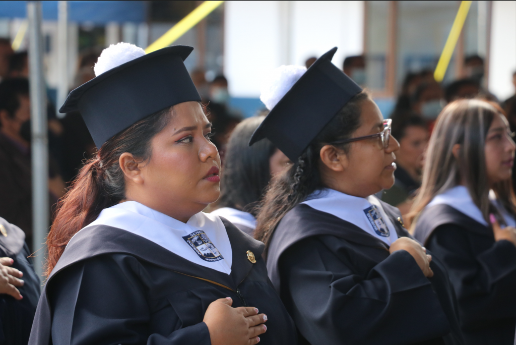 Alumnos De Distintas Facultades Participan En Su Acto De Graduaci N