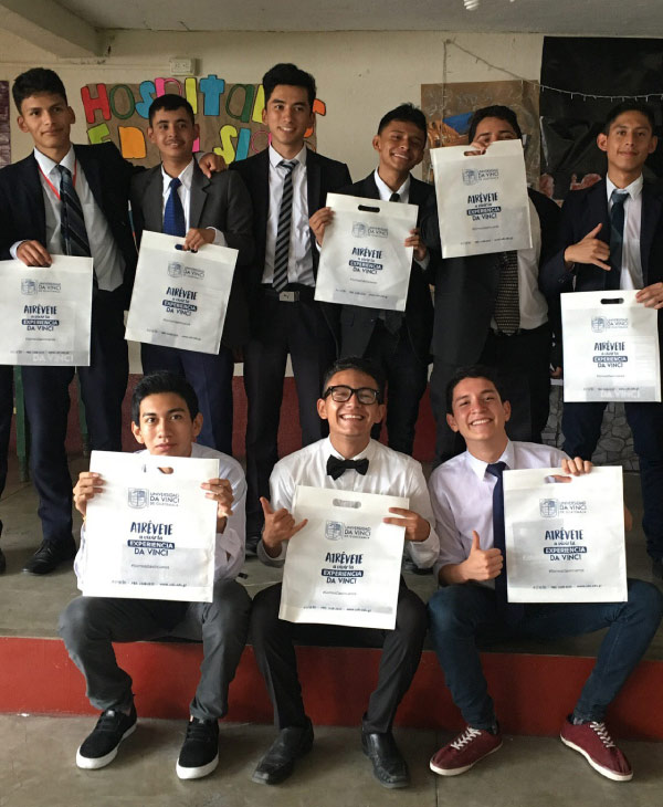 Visita al Colegio Mixto Evangélico GILGAL | Universidad da Vinci de Guatemala