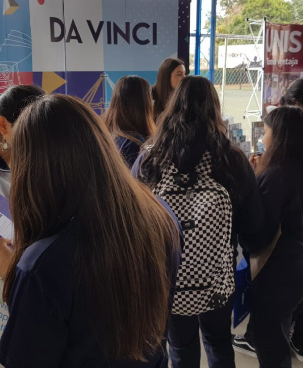 Feria Universitaria: Colegio Manos a la Obra | Universidad da Vinci de Guatemala