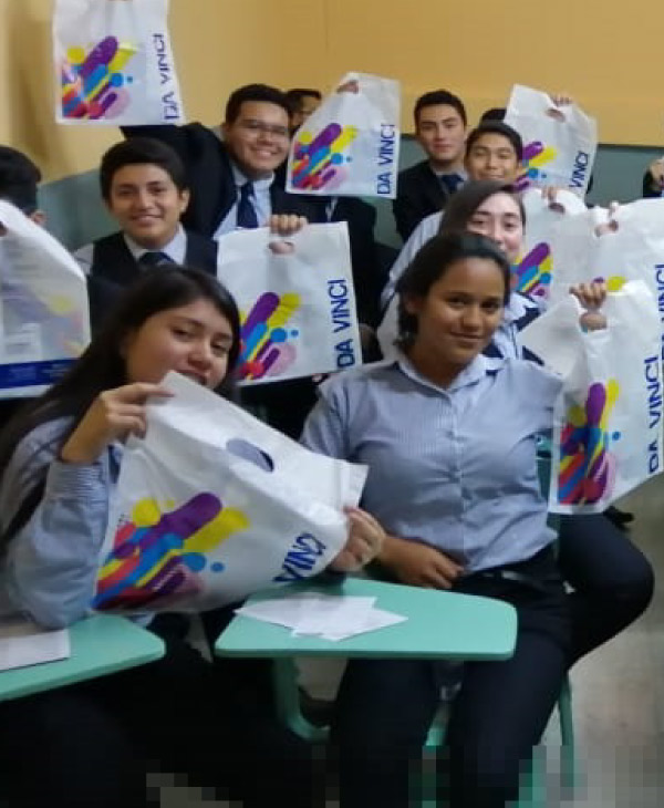 Visita al Instituto y Academia Práctica Comercial | Universidad da Vinci de Guatemala
