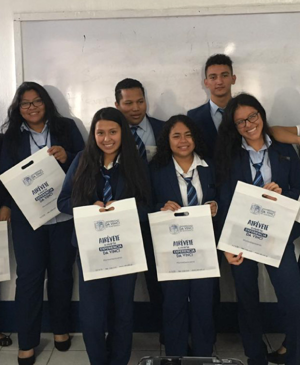 Visita al Liceo Mixto en Computación Rotterdam | Universidad da Vinci de Guatemala