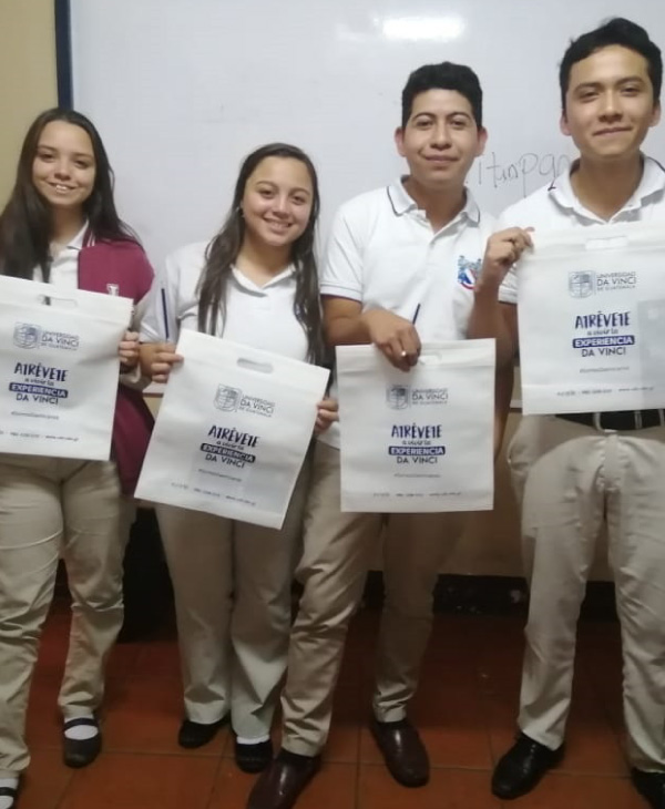 Visita al Liceo Montecarlo | Universidad da Vinci de Guatemala