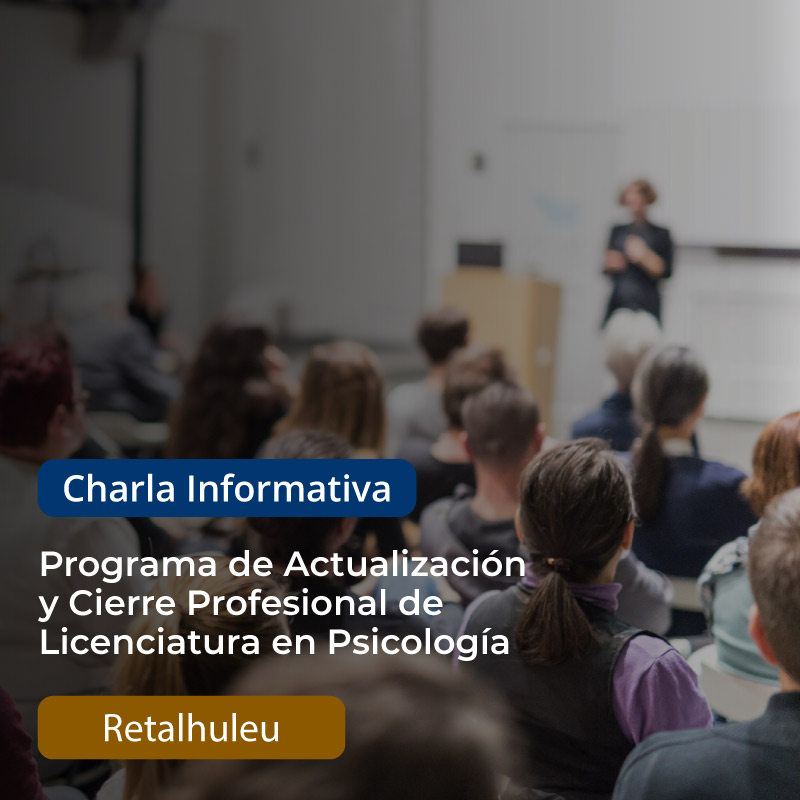 Imagen de una ponencia en un auditorio lleno de personas con una transparencia en color negro, con el texto Charla Informativa Programa de actualización y cierre profesional licenciatura en psicología retalhuleu.