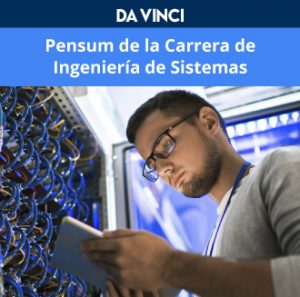 Imagen de un ingeniero en sistemas supervisando un servidor que representa la Carrera de Ingeniería de Sistemas