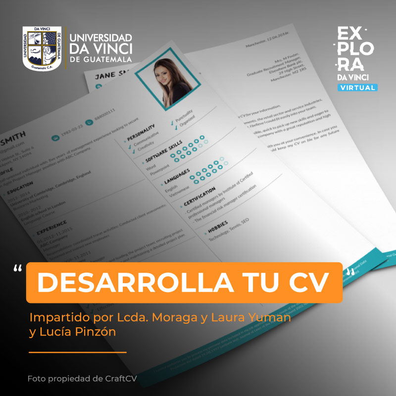 Imagen de un cv extendido sobre una mesa blanca con un degrade negro con transparencia con el texto desarrolla tu CV.