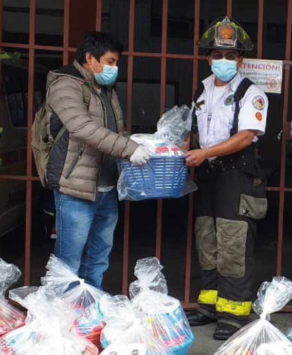 Donación a Bomberos Voluntarios | Universidad da Vinci de Guatemala