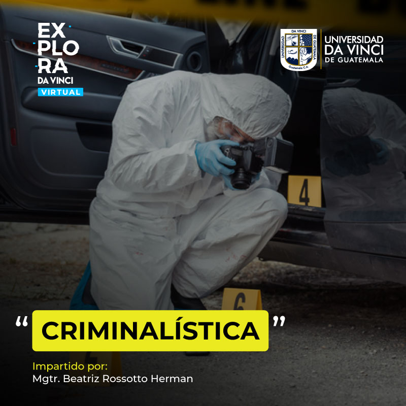 Imagen de un criminalista tomando una fotografía de evidencia sobre una escena del crimen con un degrade con negro y transparencia con el texto criminalística.