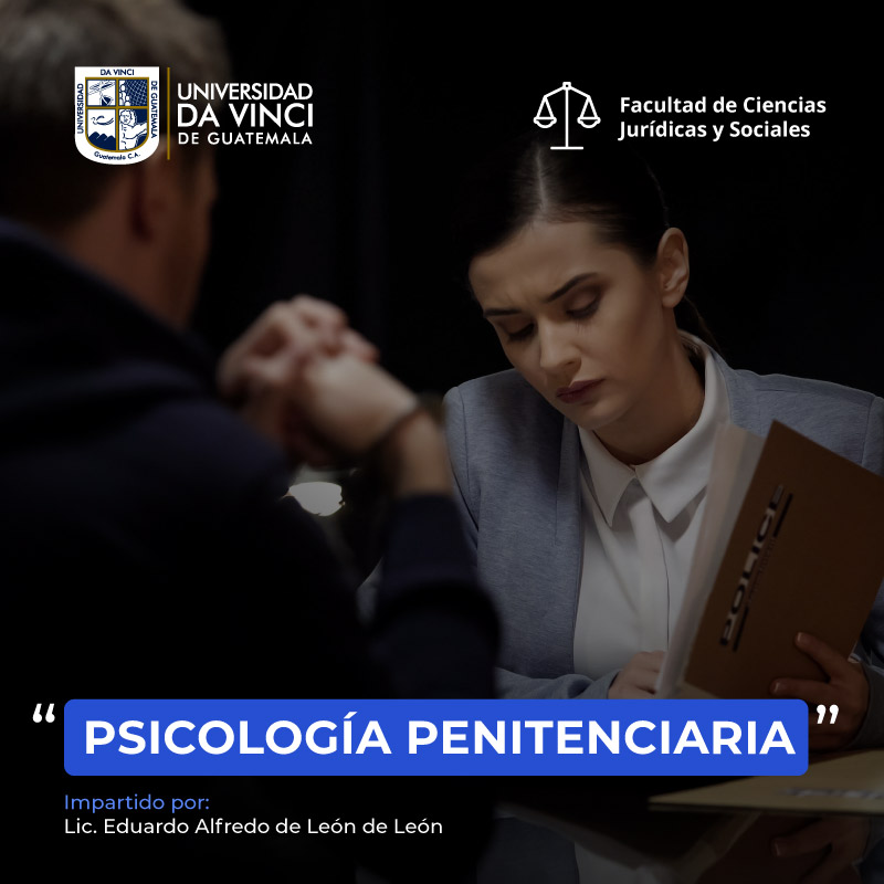 Fotografía de plano medio de dos personas sentadas en una mesa dialogando con el texto psicología penitenciaria.