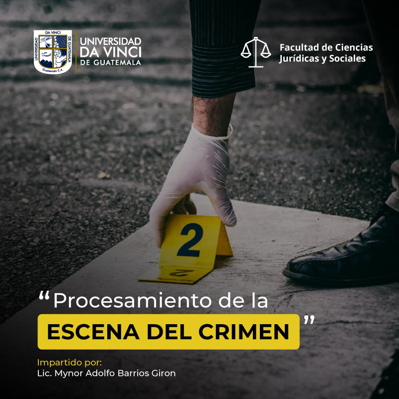 Fotografía de plano cercano de una mano marcando una prueba en una escena de crimen con el texto procesamiento de la escena del crimen.