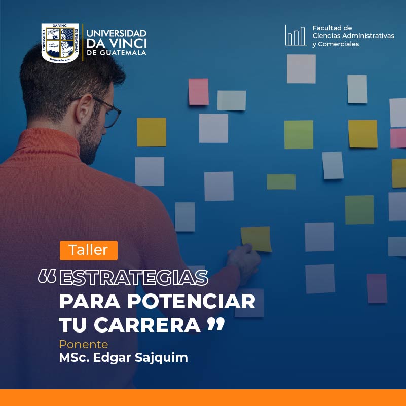 Fotografía en primer plano de un joven de frente a un muro lleno de post its pegados en la pared. promocionando el taller estrategias para potencializar tu carrera.