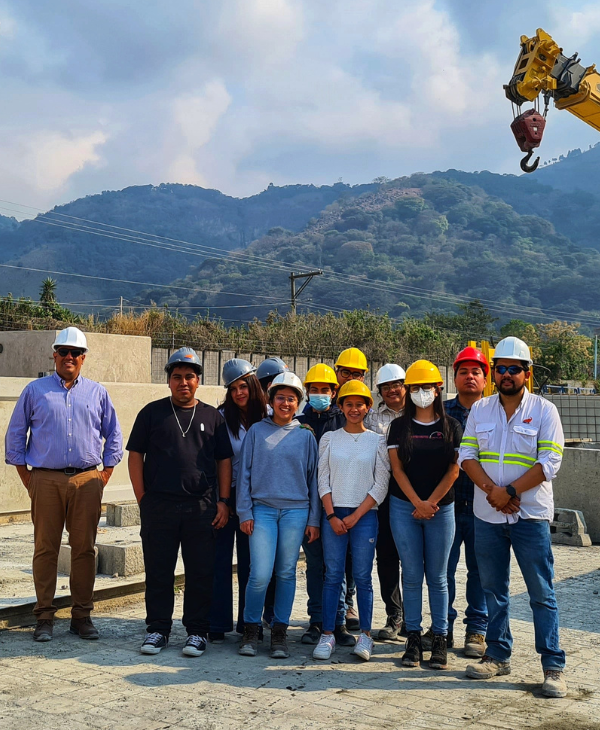Alumnos del segundo año de la carrera de Arquitectura realizan visita técnica a la Planta de la red de Megaproductos | Universidad da Vinci de Guatemala