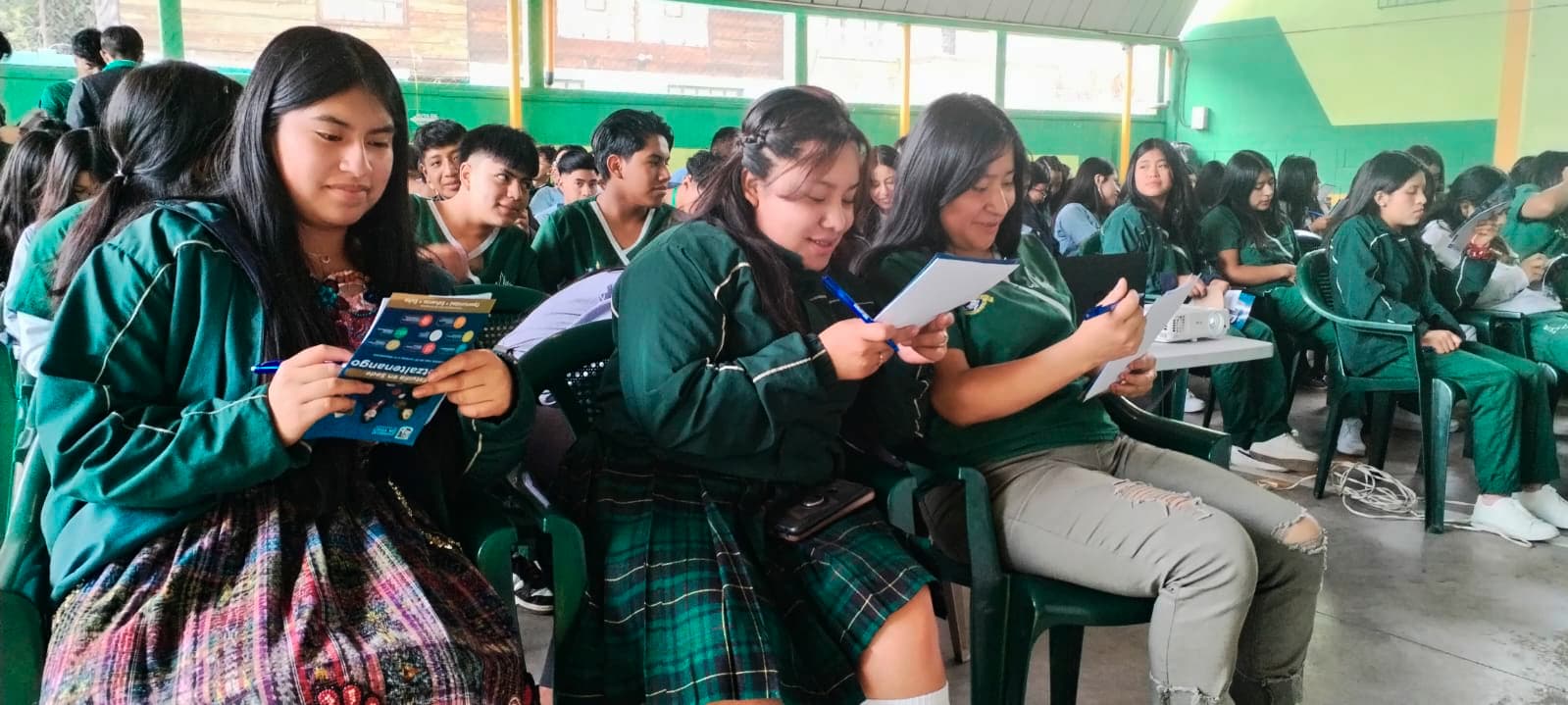 Estudiantes Graduandos del Colegio Alfa y Omega de San Juan Ostuncalco | Universidad da Vinci de Guatemala